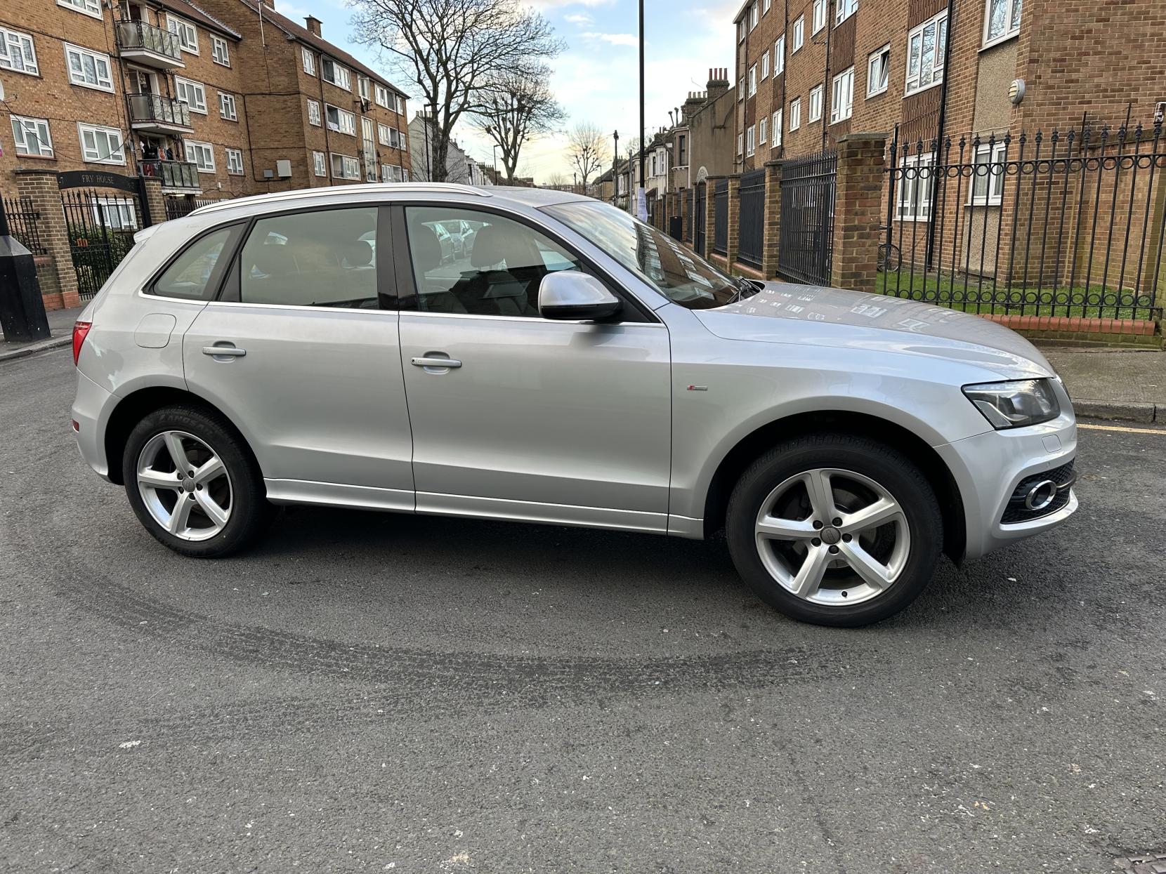 Audi Q5 2.0 TFSI S line SUV 5dr Petrol S Tronic quattro Euro 4 (211 ps)