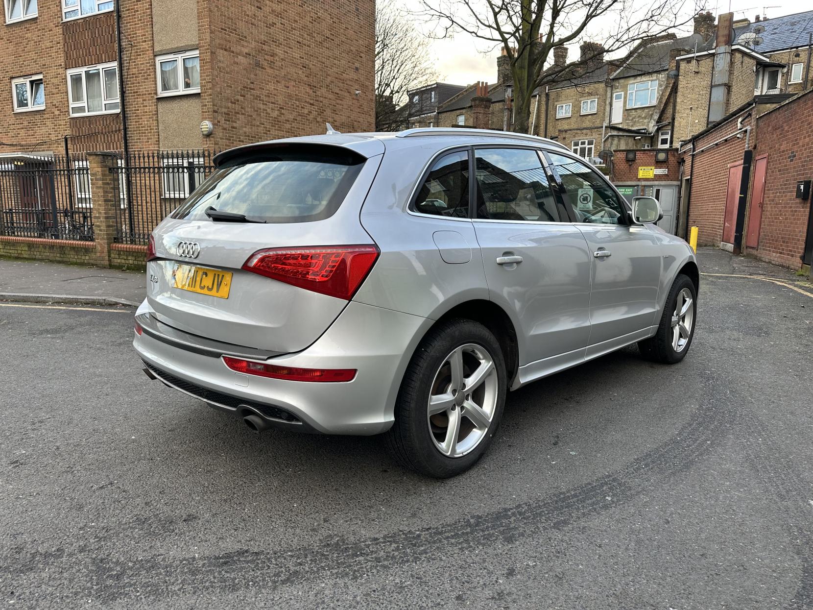 Audi Q5 2.0 TFSI S line SUV 5dr Petrol S Tronic quattro Euro 4 (211 ps)