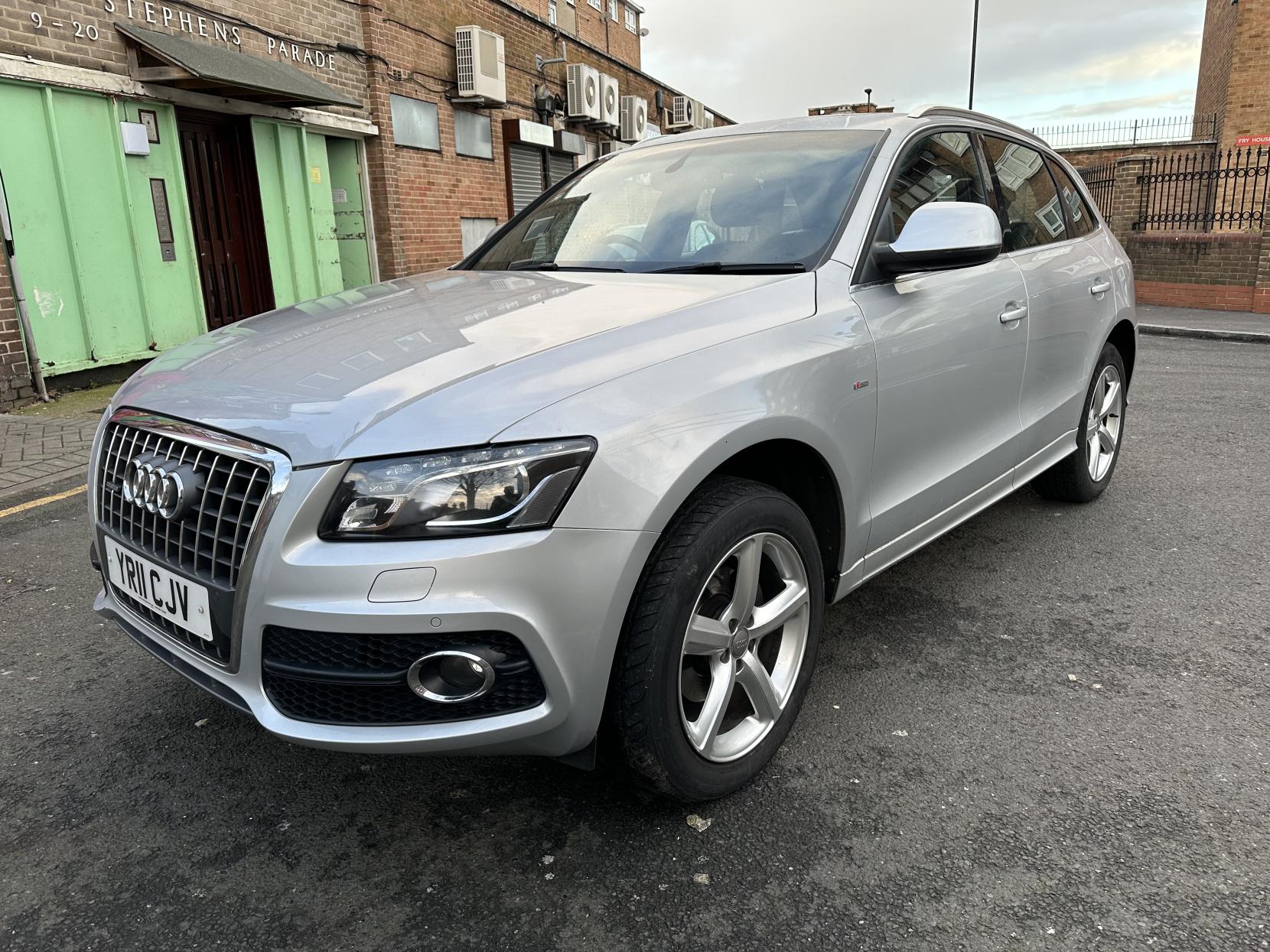 Audi Q5 2.0 TFSI S line SUV 5dr Petrol S Tronic quattro Euro 4 (211 ps)